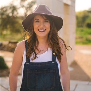 Meet your Posher, Leah